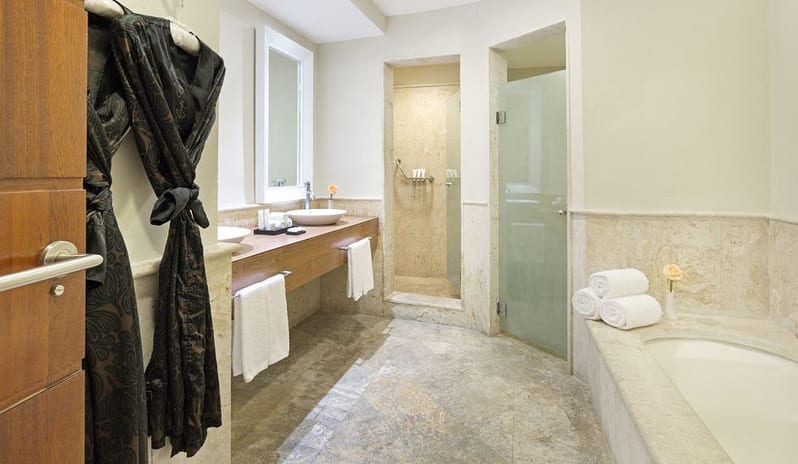 SANCTUARY CAP CANA - CASLTE JUNIOR SUITE BATHROOM